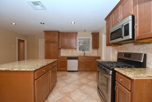 Building Photo - 10402 Chatterton Dr
