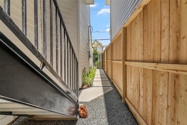 Building Photo - 1531 Beall St