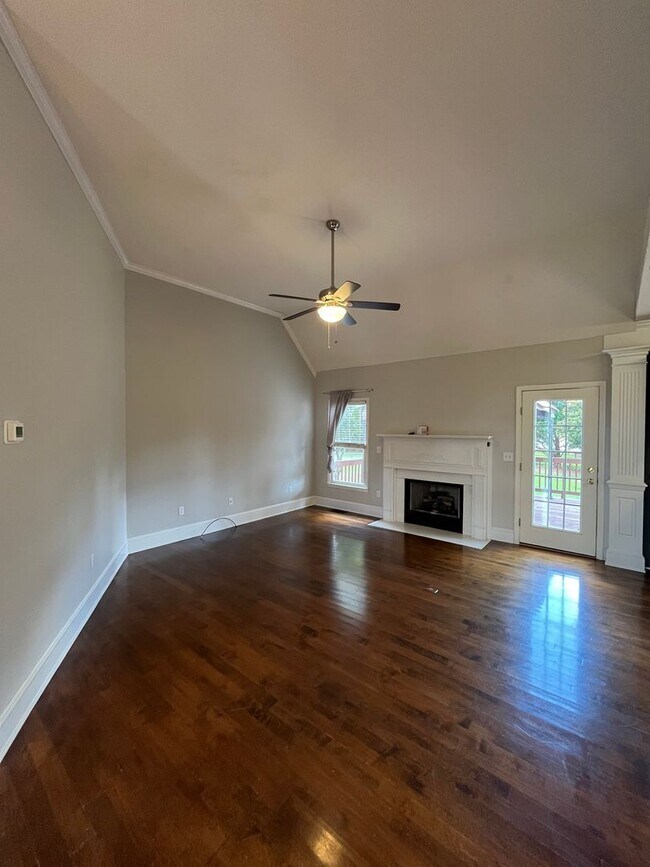 Foto del edificio - 3BR Home in Heartwood Place with large fen...
