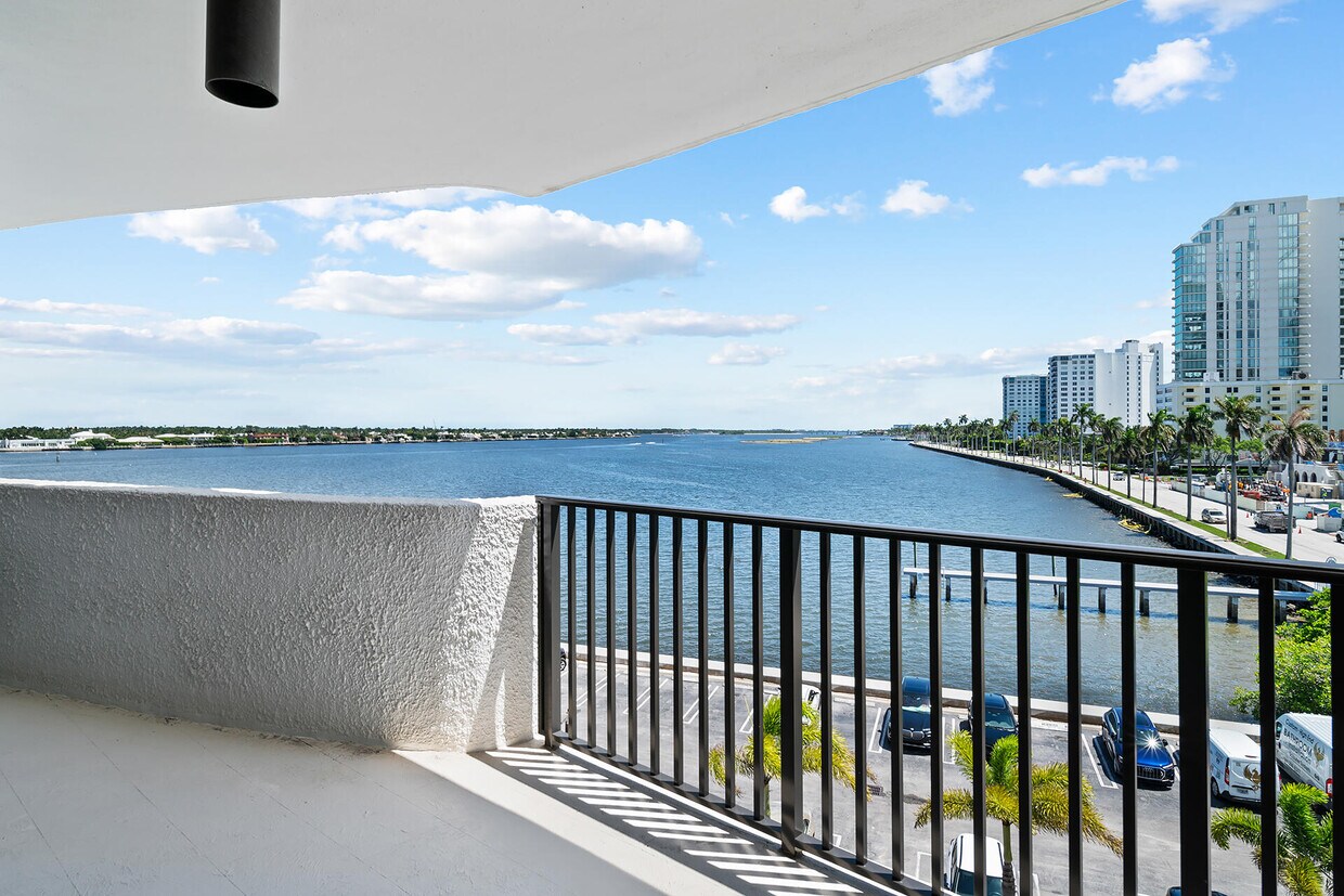 Foto principal - 1200 S Flagler Dr
