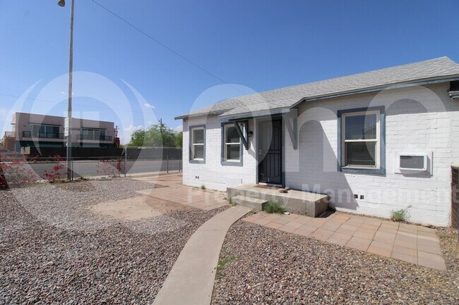 Building Photo - 1022 S Montezuma Ave