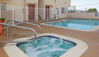 Pool - 10217-10225 Hillhaven Ave