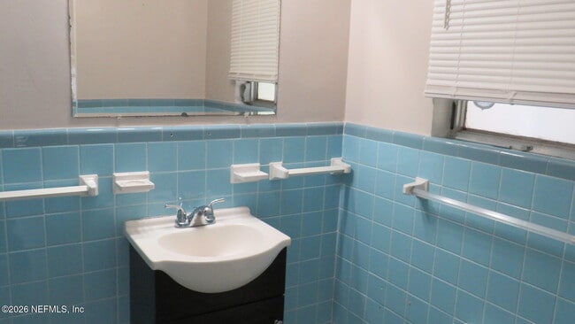 Building Photo - 4566 Plymouth St