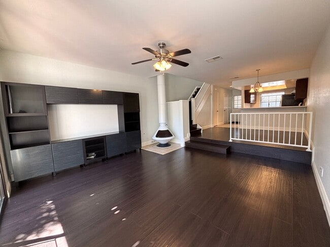 Building Photo - Updated 2 Bedroom home in Fullerton