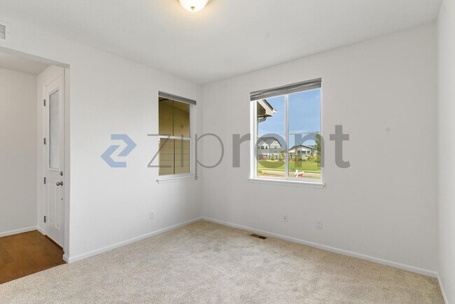 Building Photo - Unit