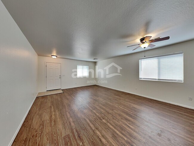 Building Photo - 1680 E Dust Devil Dr