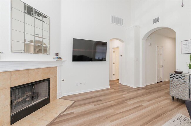 Building Photo - 4004 Rocky Shore Ln