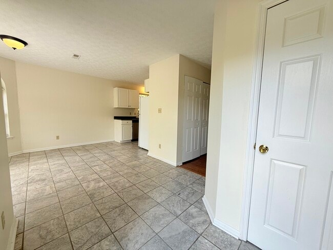 Building Photo - 200 Shamrock Ln