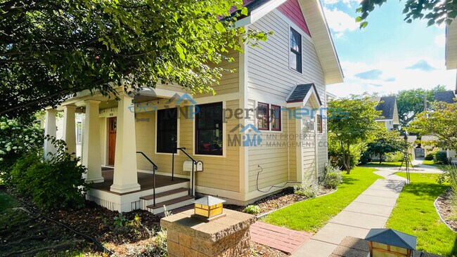 Building Photo - PERFECT MODERN 3 BD AND 2 BATH HOME