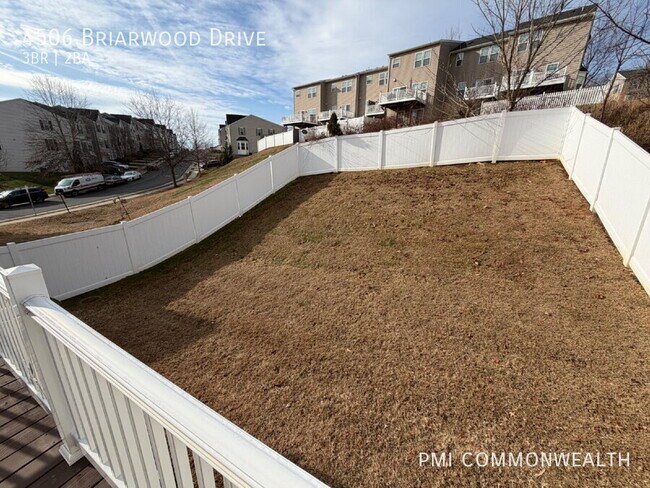 Foto del edificio - 4506 Briarwood Dr