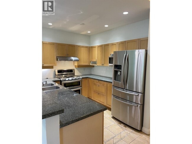 Building Photo - 3629-3629 Deercrest Dr