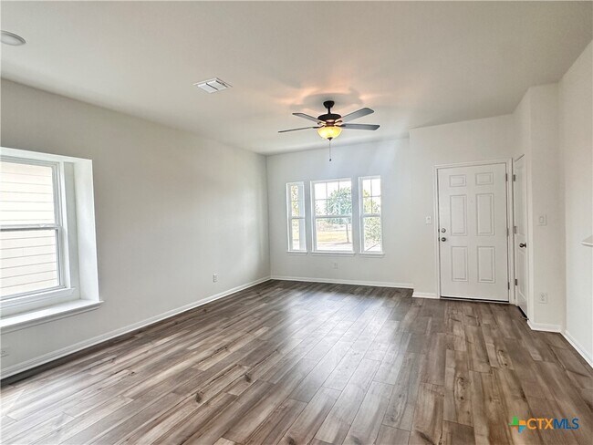 Building Photo - 124 Rollingwood Dr