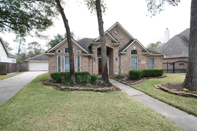 Foto del edificio - 19907 Forest Dr