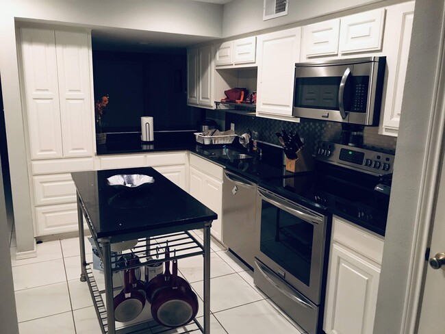 Kitchen - 741 Oakwood Trl