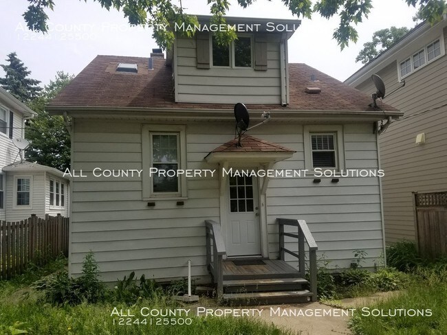 Foto del edificio - Deerfield home close to downtown and Metra