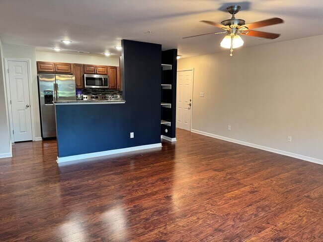Foto del edificio - Beautiful, Conveninetly located First Floor Condo