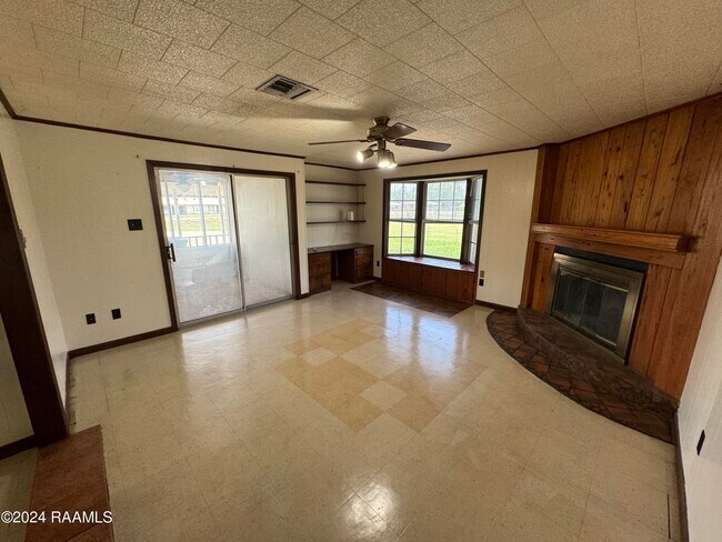 Building Photo - 1757 Declouet Hwy
