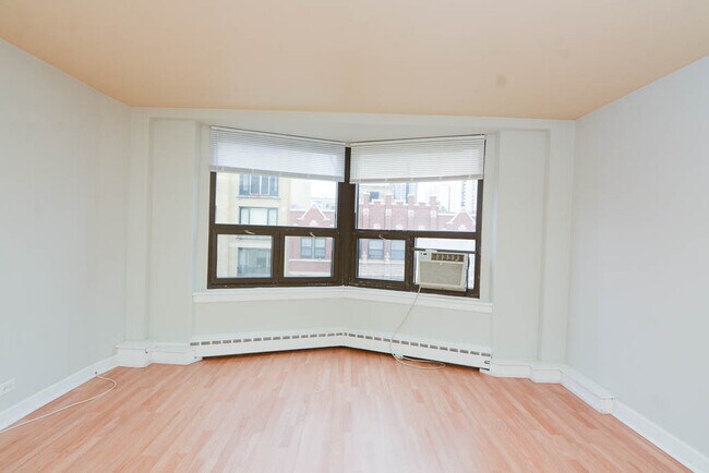 Foto del edificio - 442 W Wellington Ave