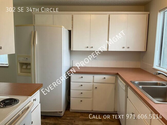 Foto del edificio - 3BD/2BA - Troutdale One-Level Home! Large ...