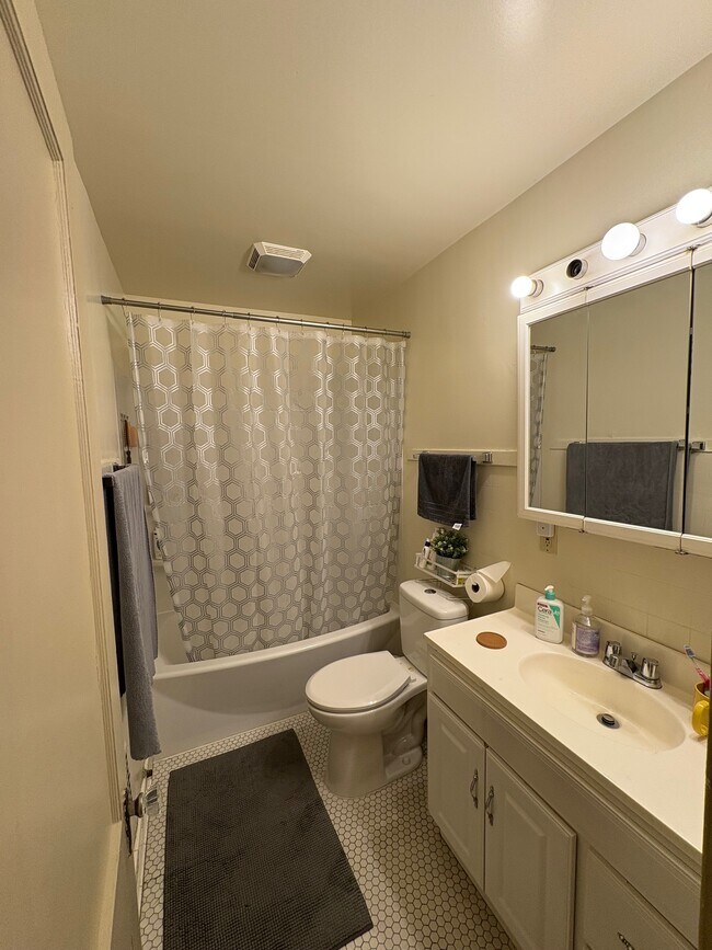 Foto del edificio - 100 W 2nd Ave