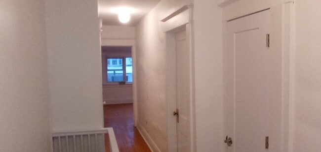 Building Photo - 7 Harris Av