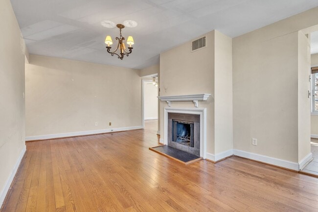 Building Photo - Charming Top-Floor 1BR/1BA in Old Town’s P...
