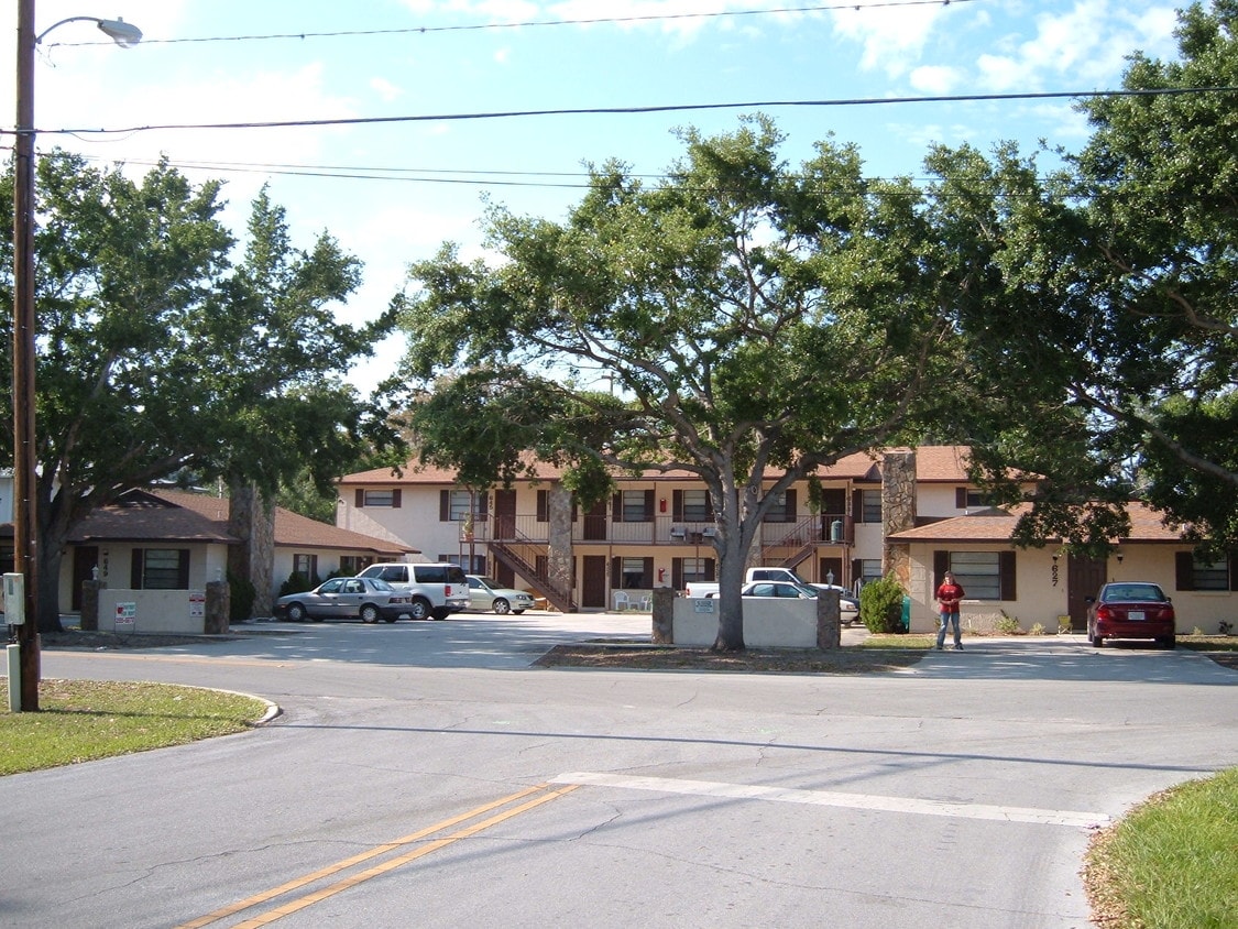 627 Avenue B SW, Winter Haven, FL 33880 Apartments in Winter Haven