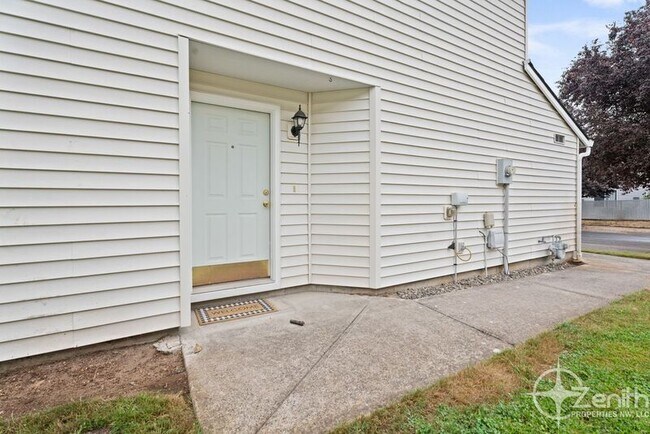Building Photo - 3012 NE 116th Ave