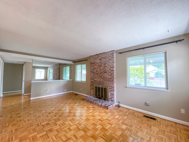 Foto del edificio - RARE!! Ranch Style 3Bed 1.5Bath home in Be...
