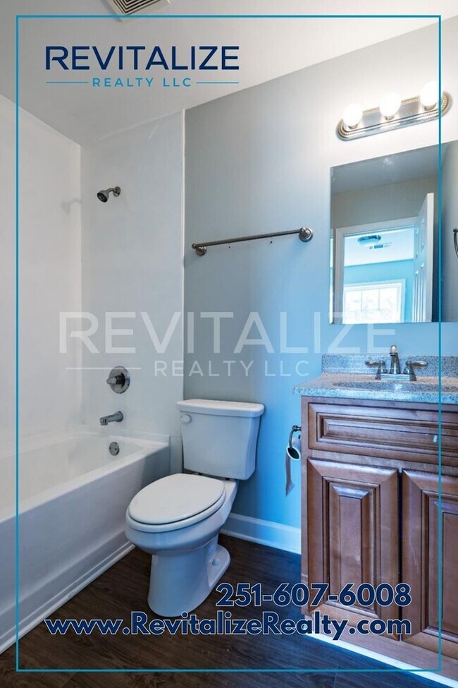 Building Photo - **HALF-OFF SECURITY DEPOSIT** Newly Renova...