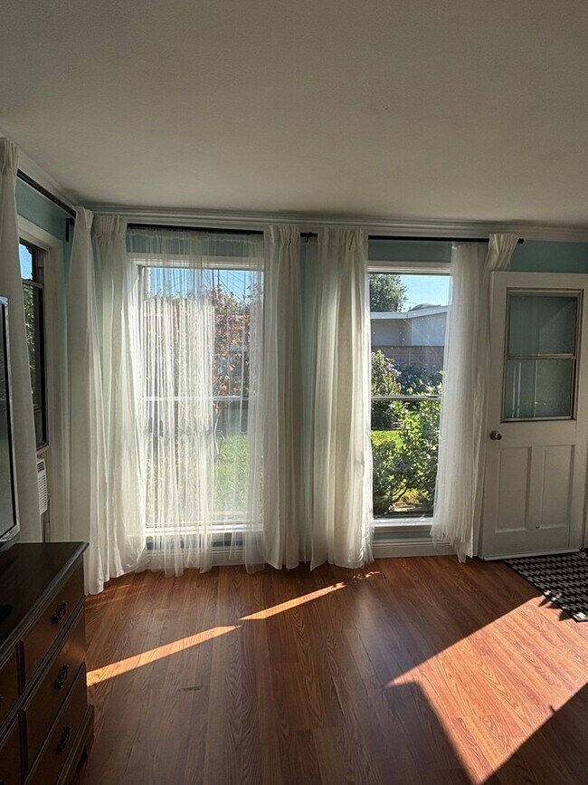 Foto del edificio - 2832 Charlemagne Ave