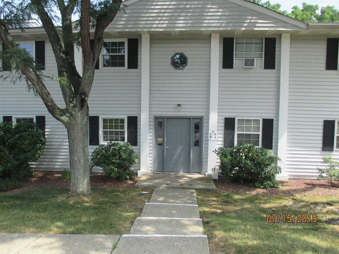 2 Locust Ct Unit F, Fishkill, NY 12524 Room for Rent in Fishkill, NY