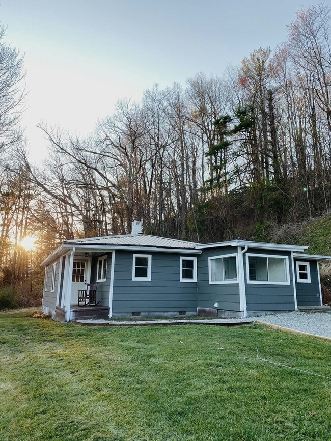Building Photo - 151 Sunnyside Dr