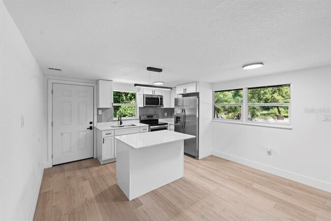 Foto del edificio - 1011 W 16th St