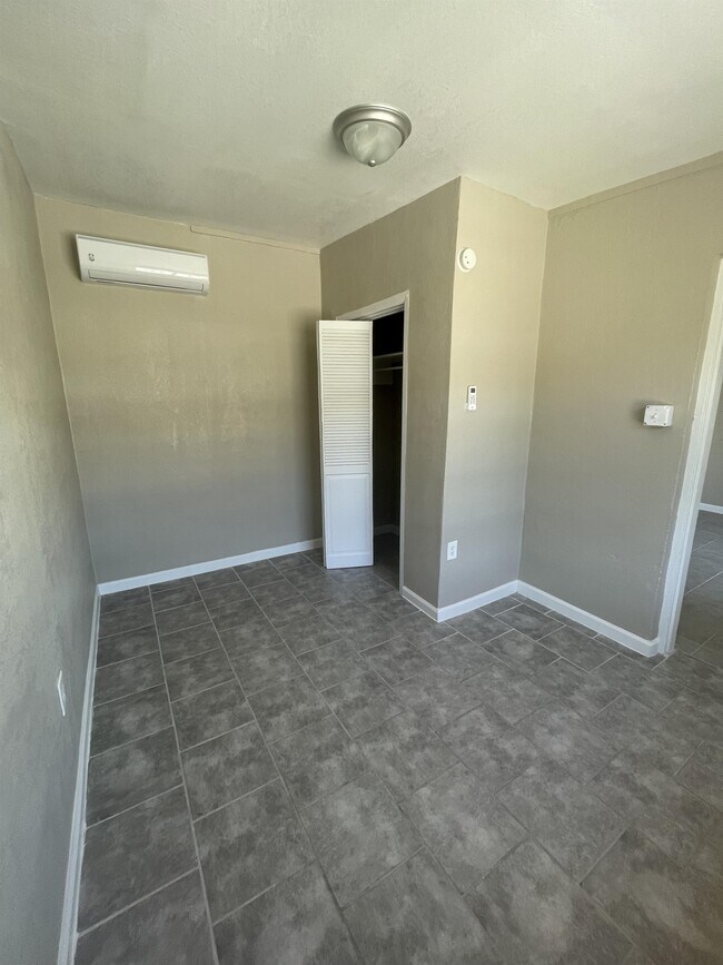 Foto del edificio - 4212 Manzana Ave