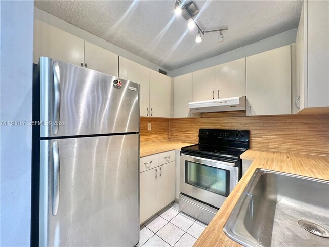 Foto del edificio - 5930 W 25th Ct