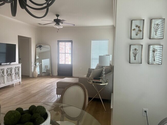 Foto del edificio - 25415 Black Lake Ave