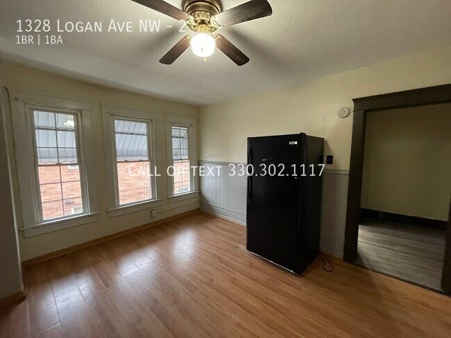 Foto del edificio - One bedrooms one bathroom 2nd level apartm...