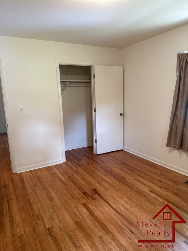 Building Photo - 1231 Helena Dr