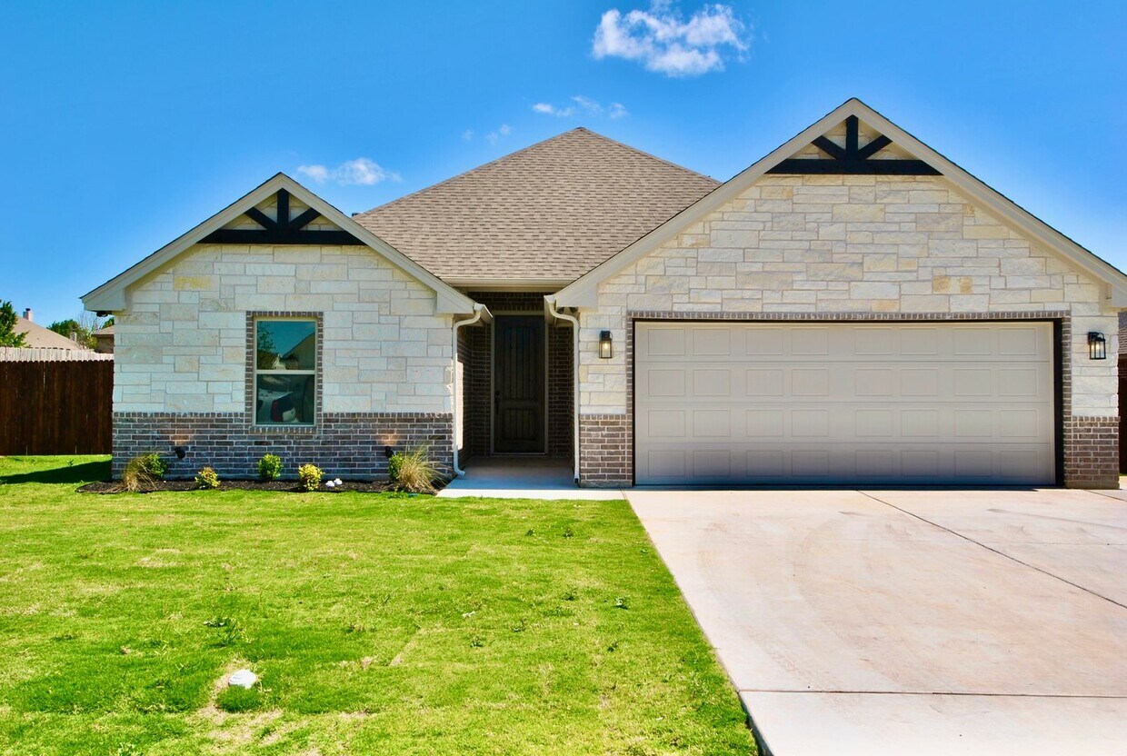 Foto principal - Brand new home on FW Side of Town