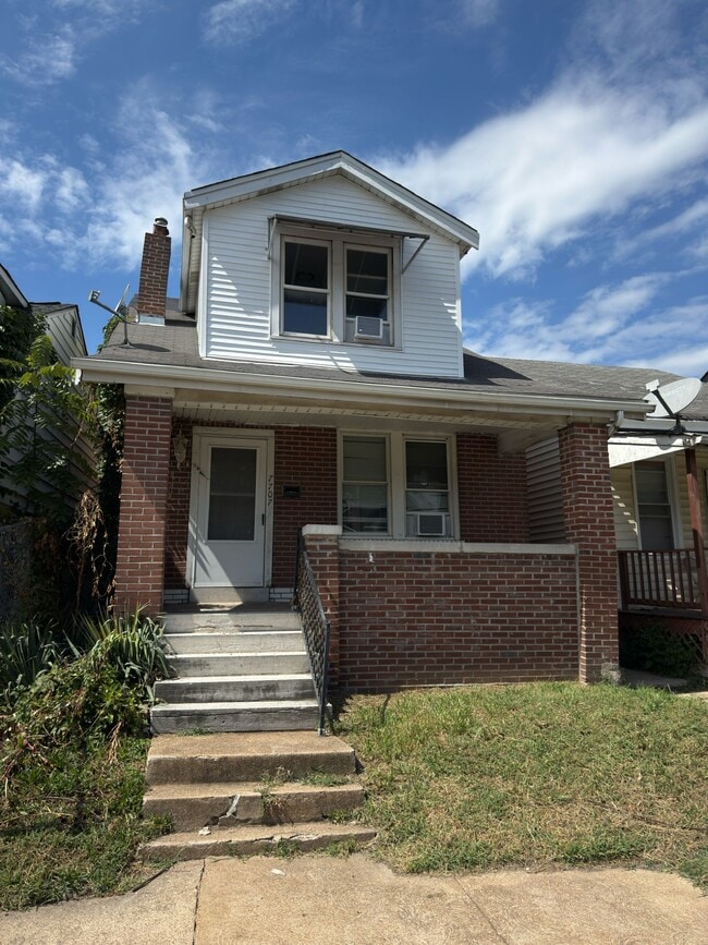 Building Photo - 7707 Vermont Ave