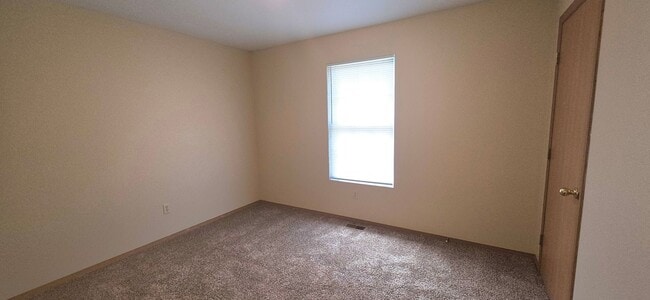 Building Photo - 3 Bedroom 2 Baths, Close to MSU!  $1395!