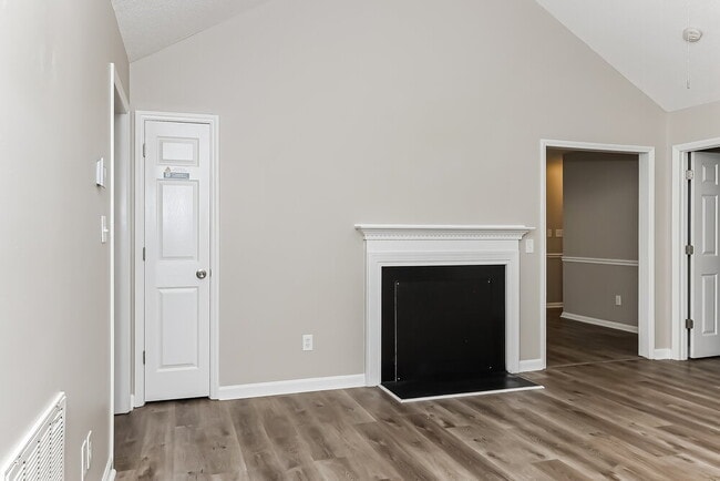 Building Photo - 3007 Brittany Dr
