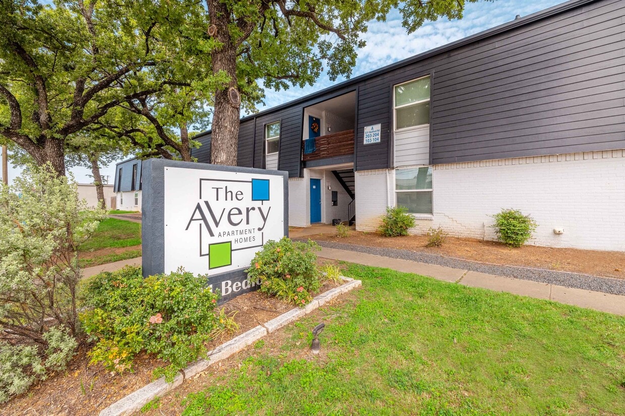 Photo - 531 Bedford Rd (Bedford, TX)