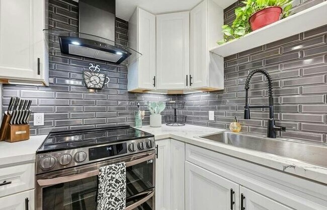 Foto del edificio - 744 Eastshore Terrace