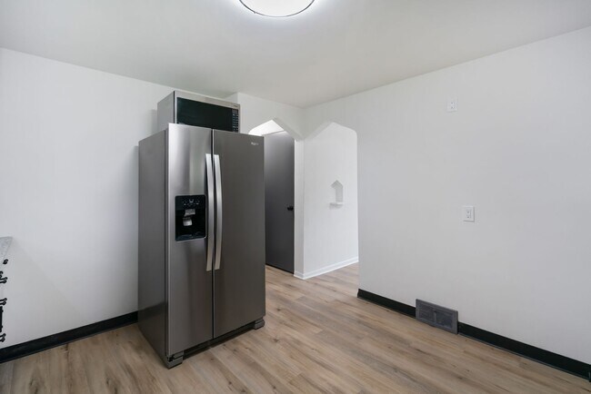 Foto del edificio - Stunning 3 bedroom home in Duquesne availa...