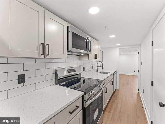 Foto del edificio - 4927 Catharine St