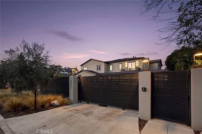 Foto del edificio - 15547 Valley Vista Blvd