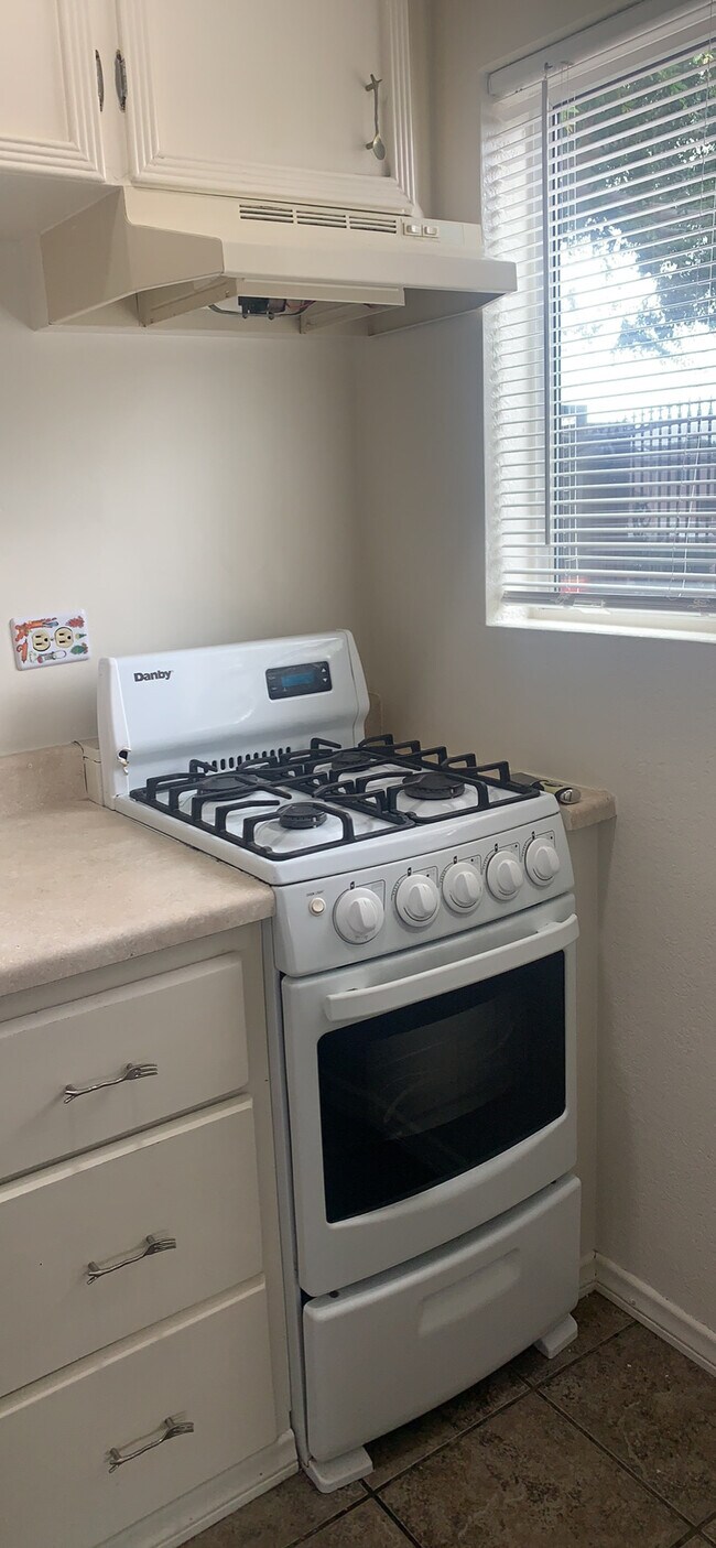 stove - 2112 52nd St