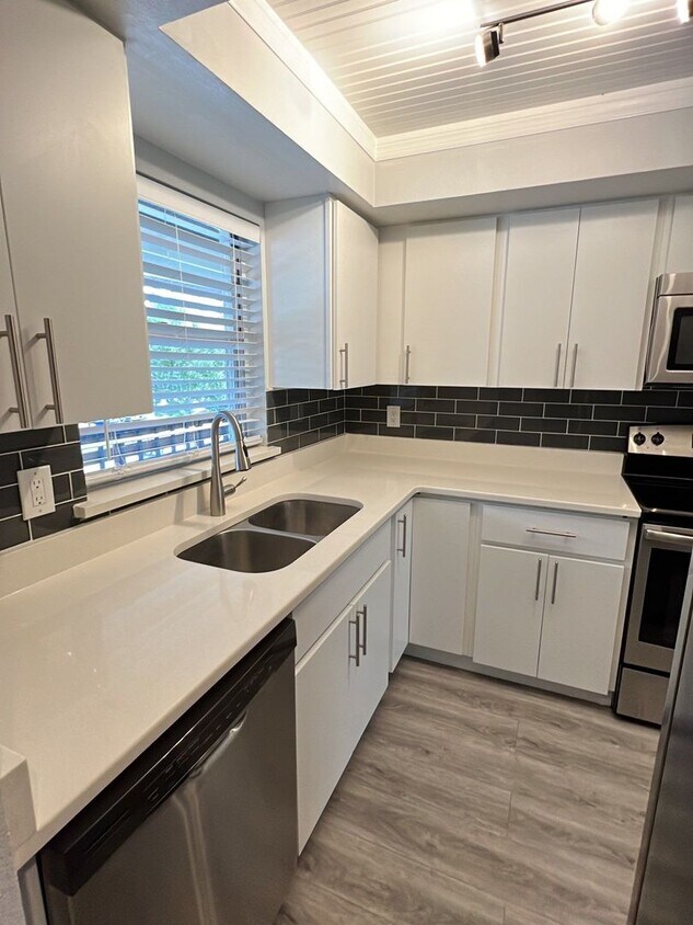 Primary Photo - 2/2 In Charming Laurel Park